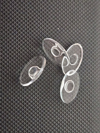 NOSKI DO OKULARÓW 4szt 13x8mm antypoślizgowe transparentne wciskane