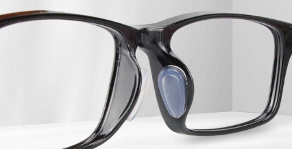 NOSKI DO OKULARÓW kształt motylki 2 pary antypoślizgowe 4 szt transparentne