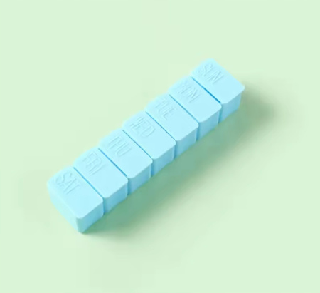 PUDEŁKO NA LEKI TABLETKI POJEMNIK ORGANIZER KASETKA NA 7 DNI niebieskie